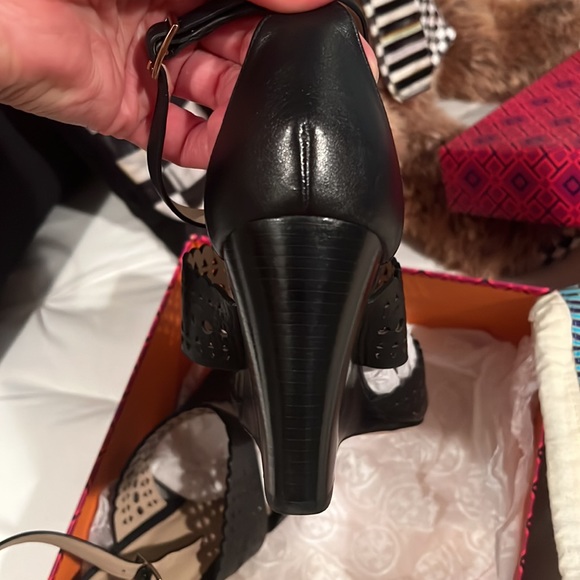 Tory Burch Gladiator 85mm Wedge Heel Perforated Antanado Leather - Picture 8 of 8